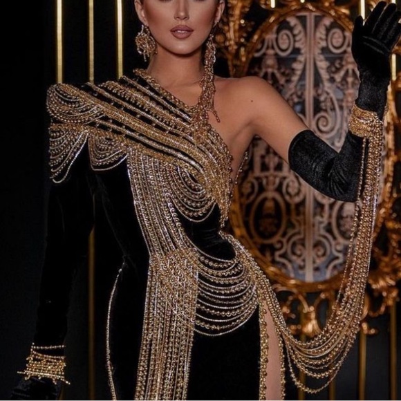 Couture Chain Black Velvet Gown - Picture 3 of 6